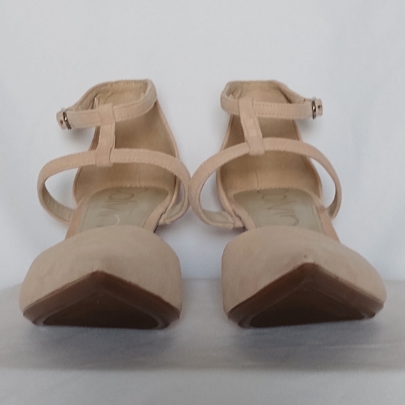 Flirty Elegant Calvin Klein Suede Nude/Tan Heels with Stiletto Design Sz 5 - Picture 3 of 10